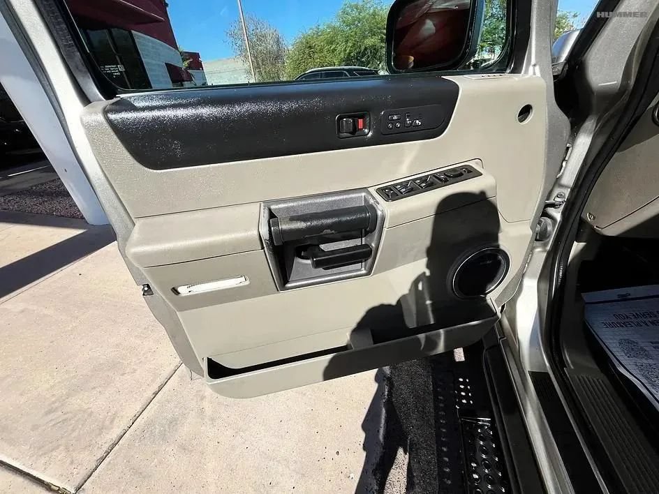 Used 2003 HUMMER H2 w/ Preferred Equipment Group AWD/4WD image 23