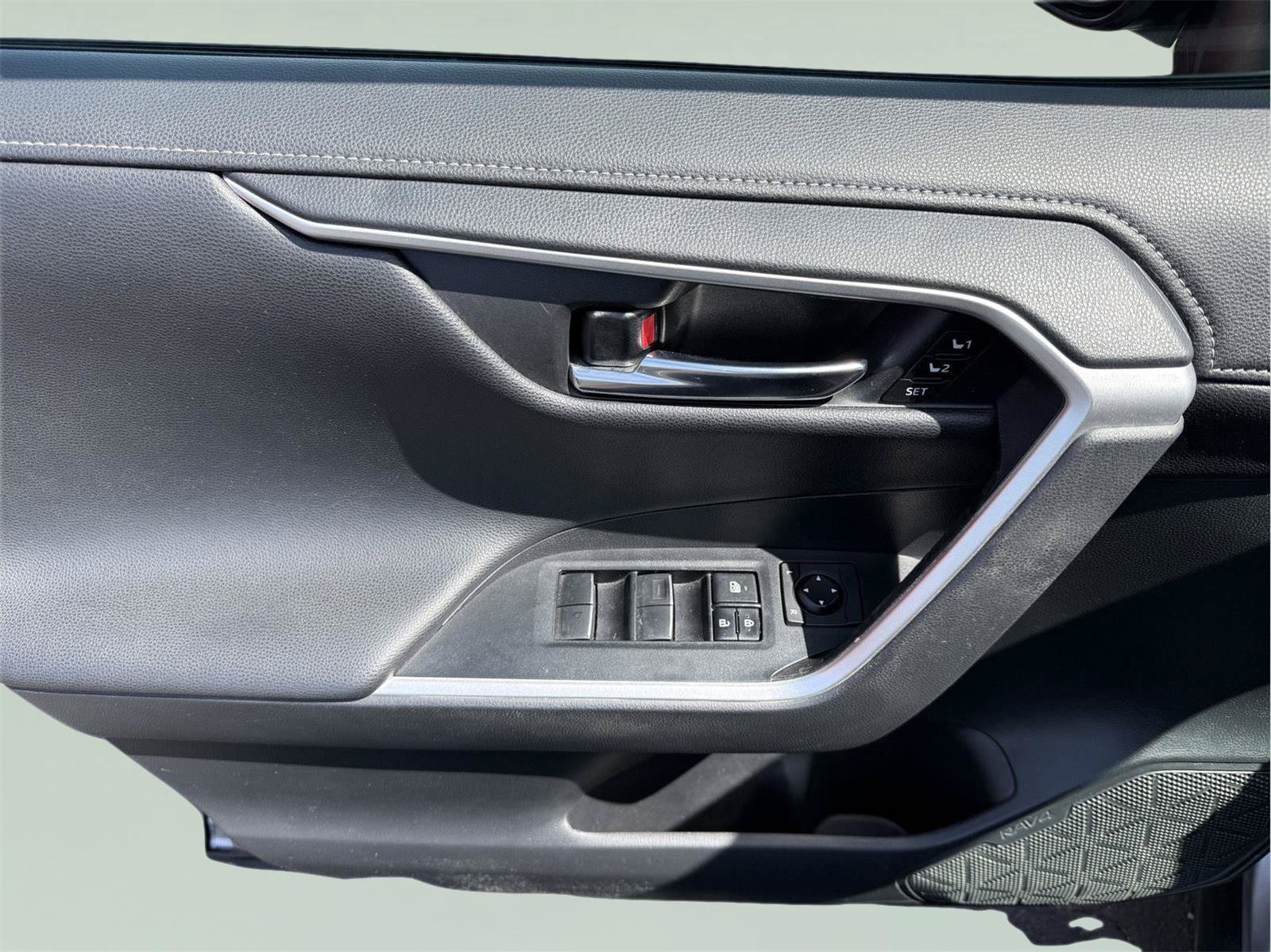 Used 2019 Toyota RAV4 Limited w/ Carpet Mat Package AWD/4WD image 9