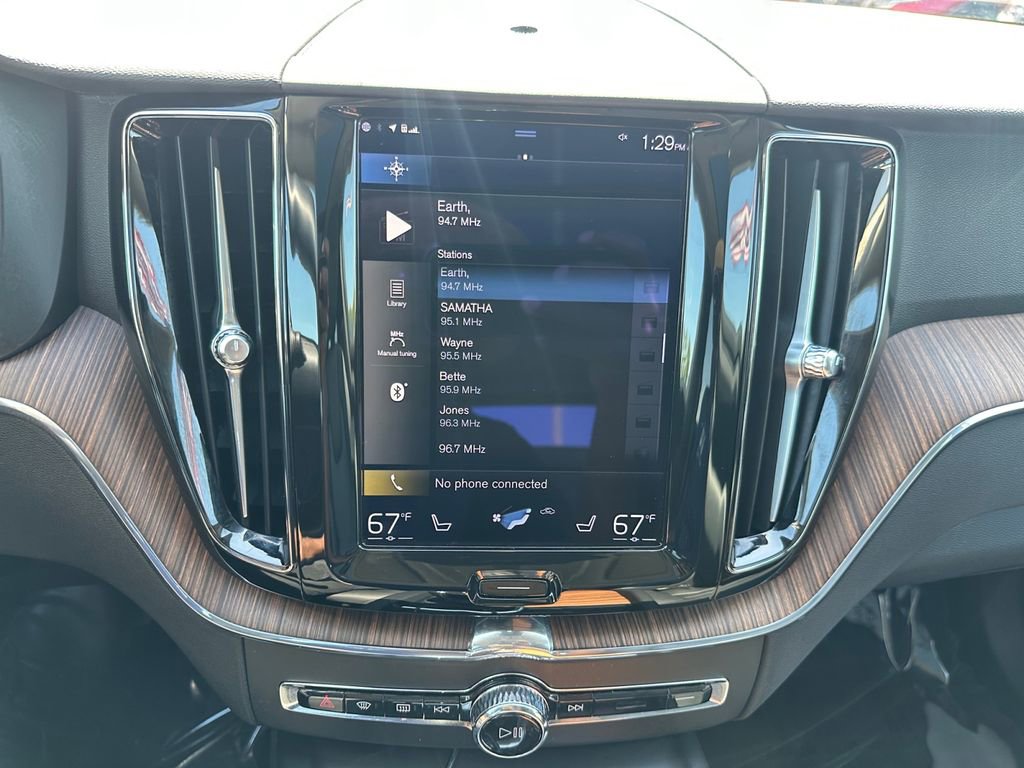 Used 2021 Volvo XC60 T5 Momentum image 16