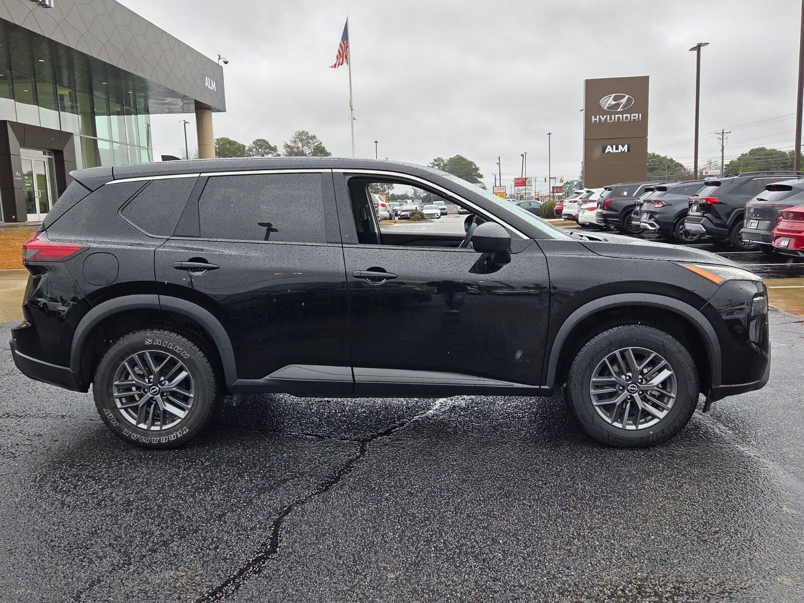 Used 2024 Nissan Rogue S image 13