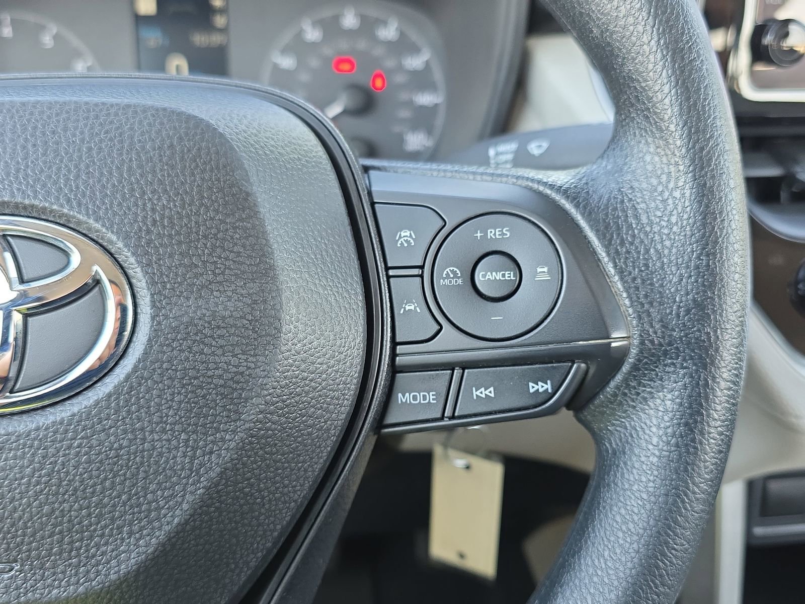 Used 2024 Toyota Corolla Cross L FWD image 17