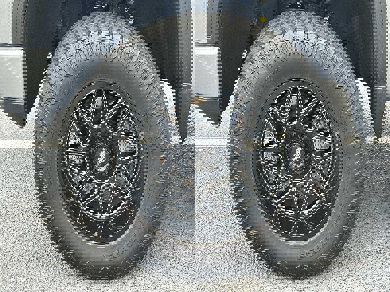 Used 2023 GMC Sierra 1500 AT4 w/ AT4 Premium Package AWD/4WD image 13