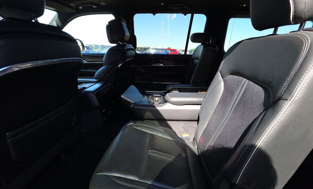 Used 2022 Jeep Grand Wagoneer Series II w/ Convenience Group III AWD/4WD image 11