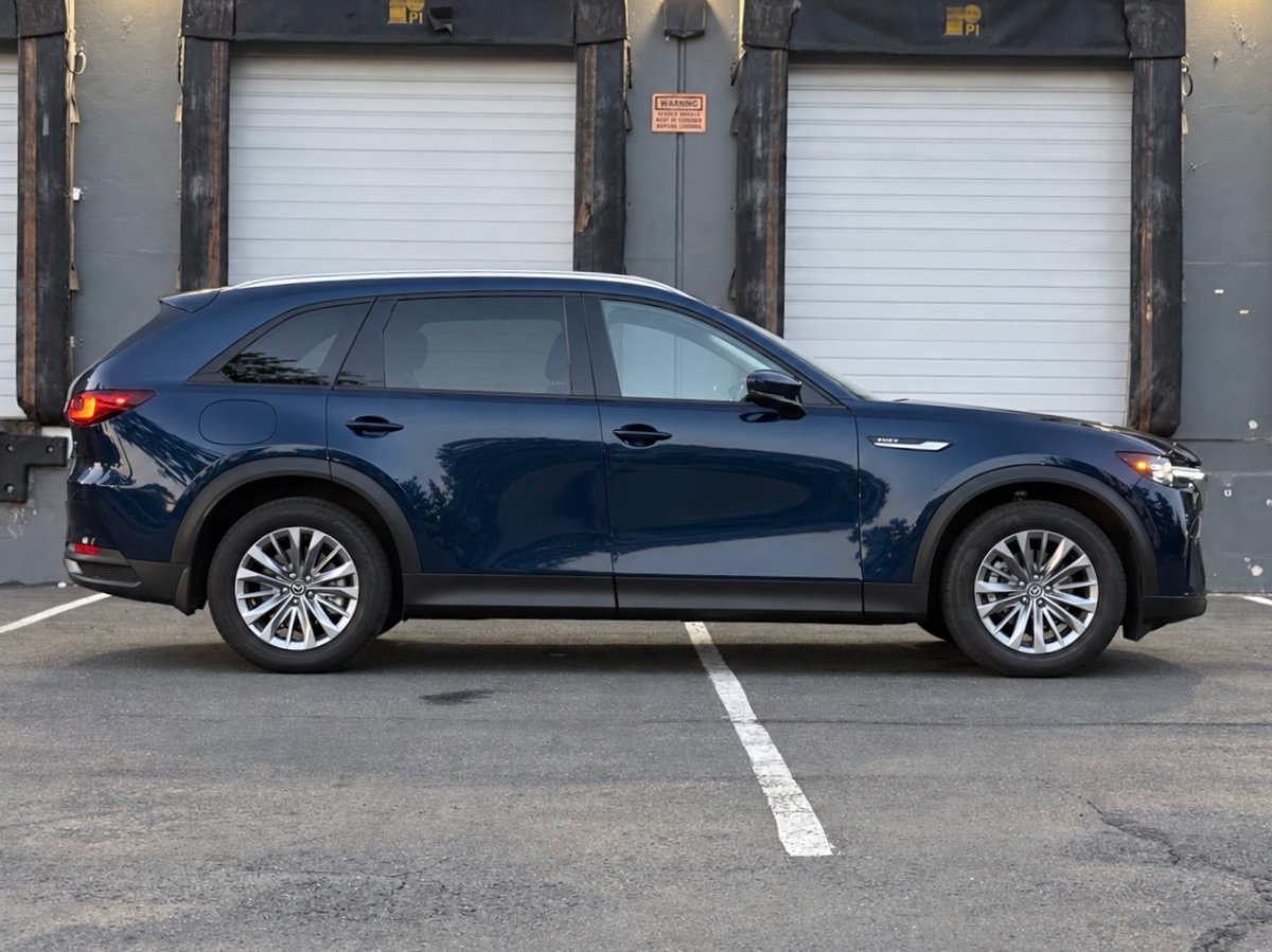 Used 2024 MAZDA CX-90 Plug-In Hybrid w/ Preferred AWD/4WD image 2
