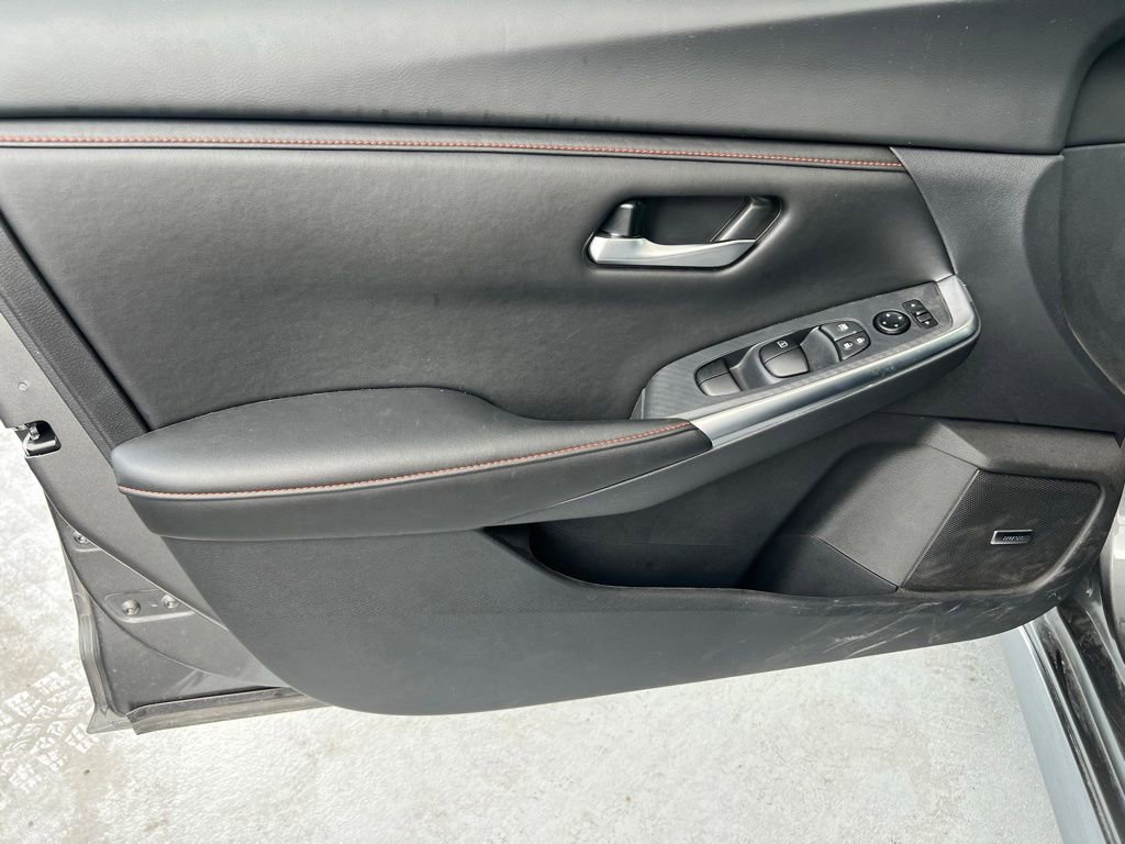Certified 2025 Nissan Sentra SR w/ SR Premium Package FWD image 9