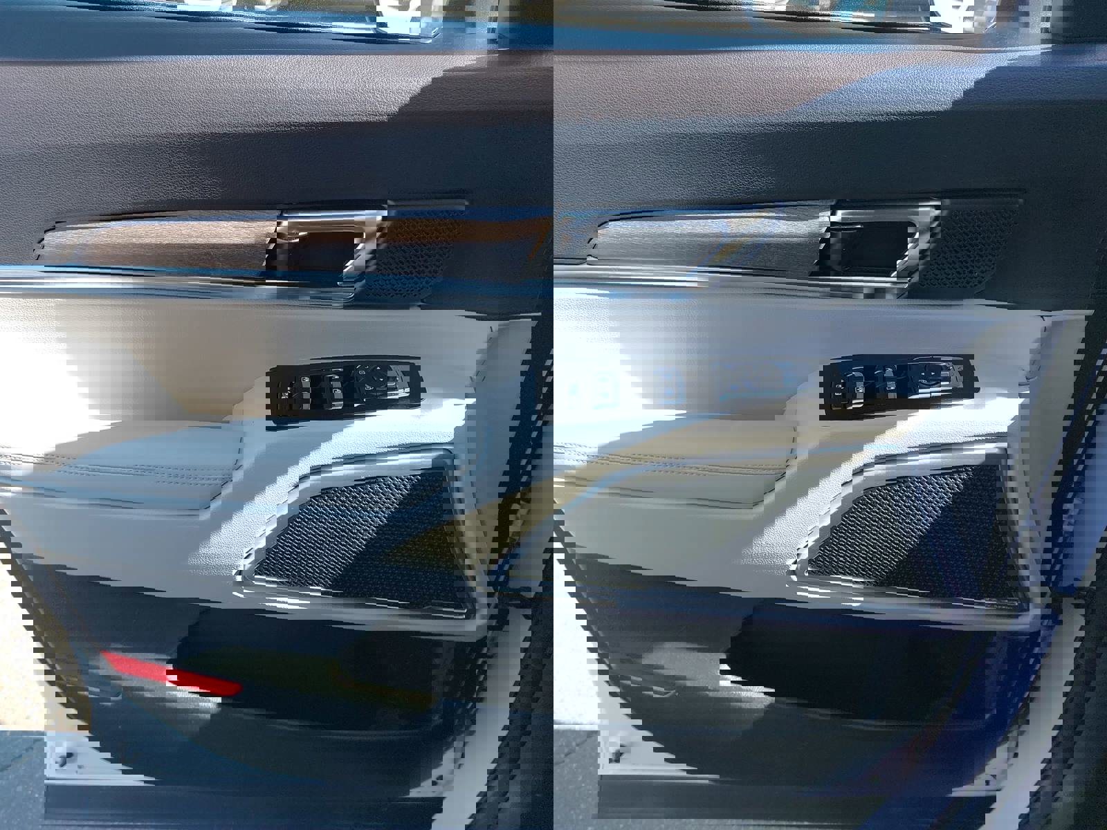 Used 2022 Kia Telluride EX w/ EX Premium Package image 28