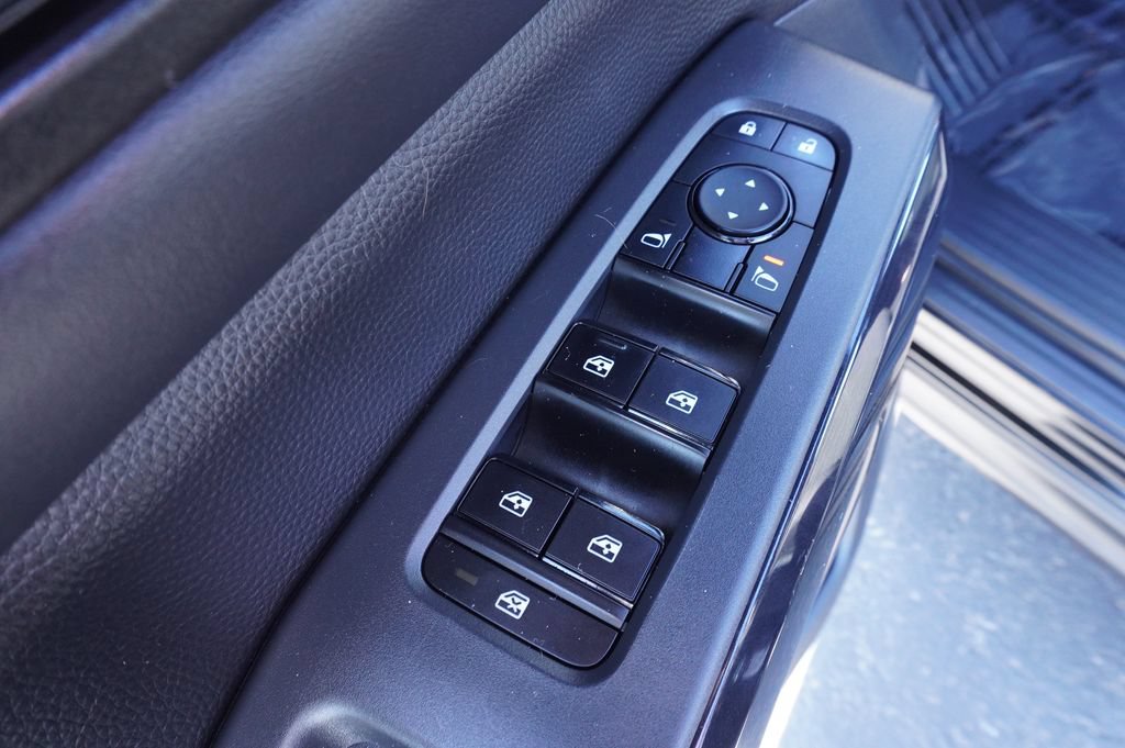 Used 2025 Nissan Pathfinder SV FWD image 16
