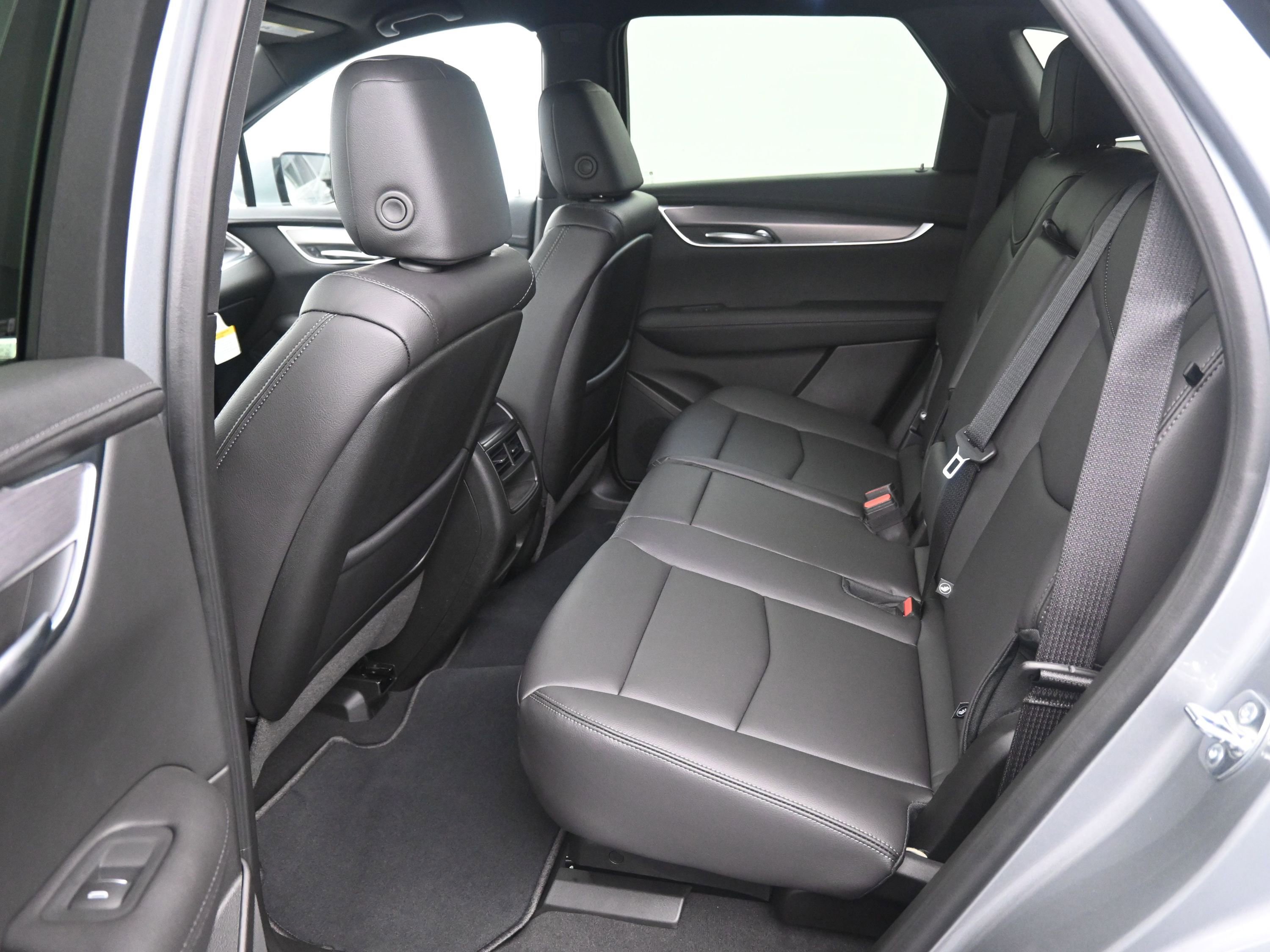 New 2025 Cadillac XT5 Luxury AWD/4WD image 9