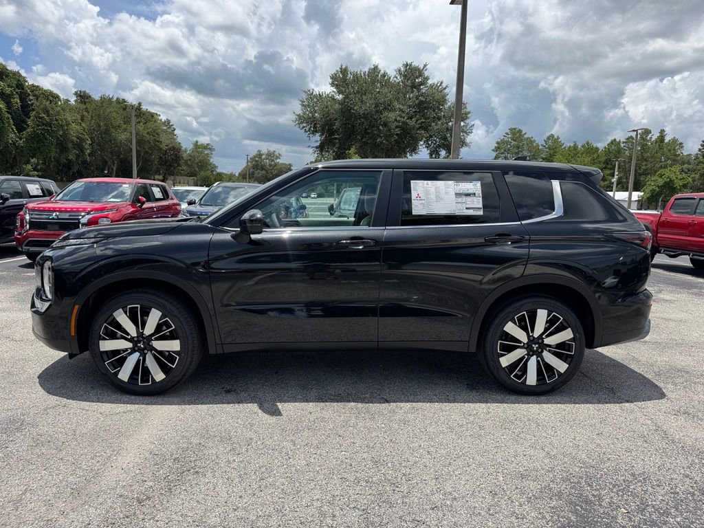 New 2025 Mitsubishi Outlander SE image 4
