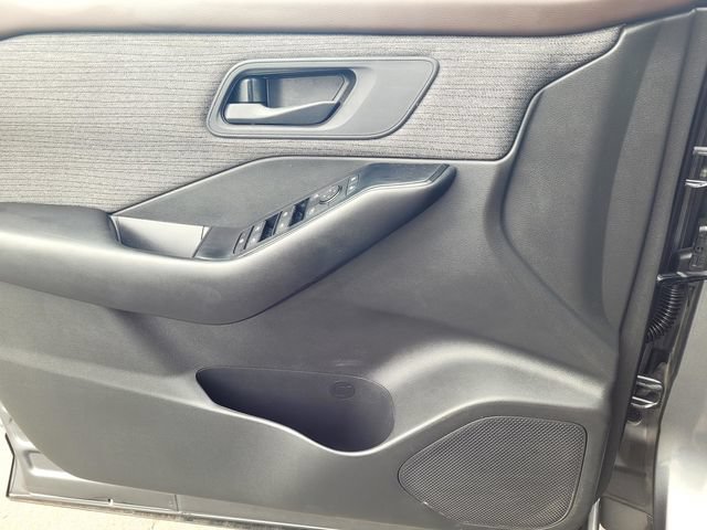 Used 2023 Nissan Rogue S FWD image 16
