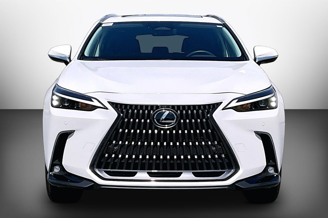 Used 2025 Lexus NX 250 FWD w/ Towing Package (2000 Lbs) image 3