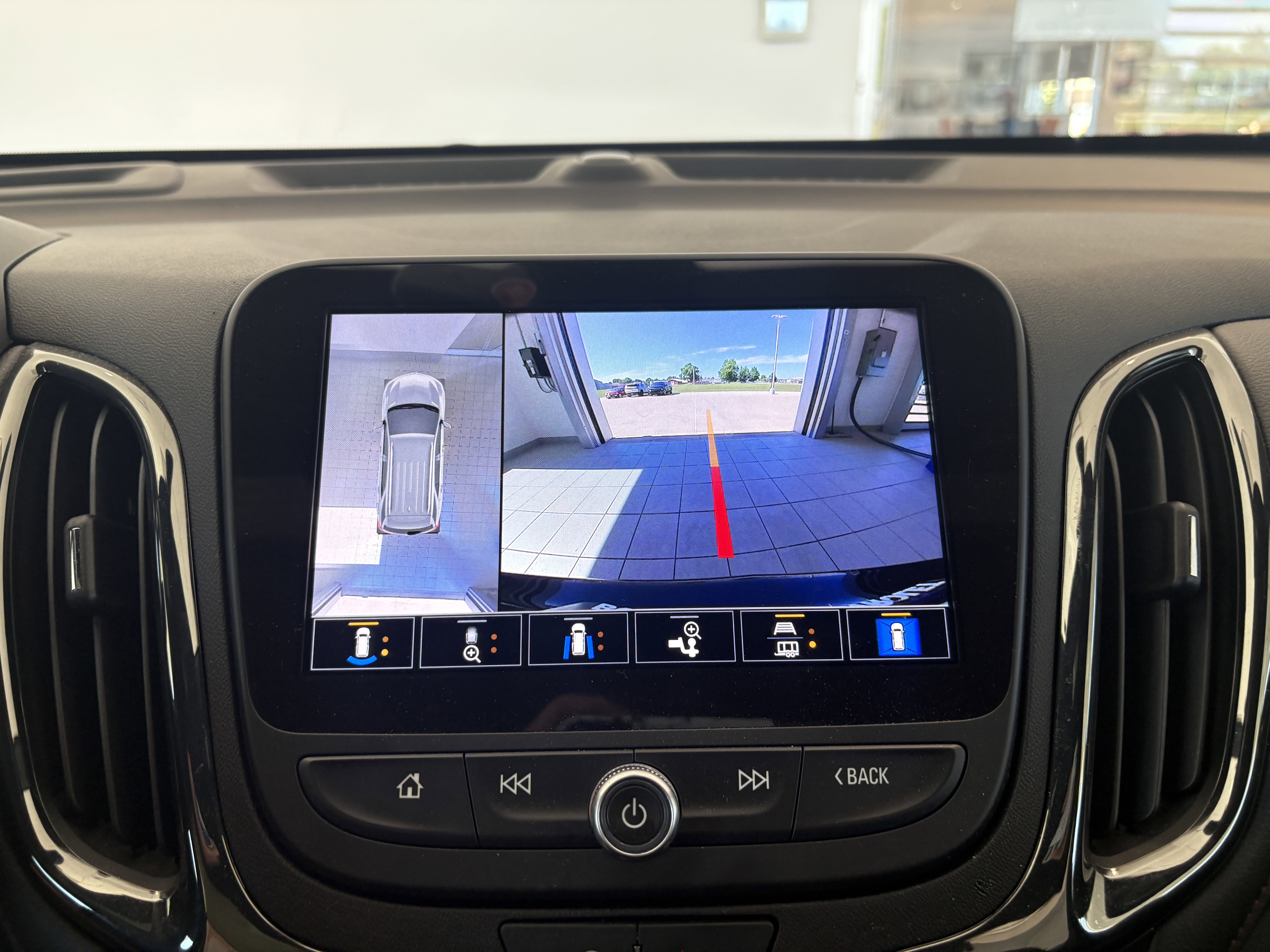 Used 2024 Chevrolet Equinox RS FWD image 18
