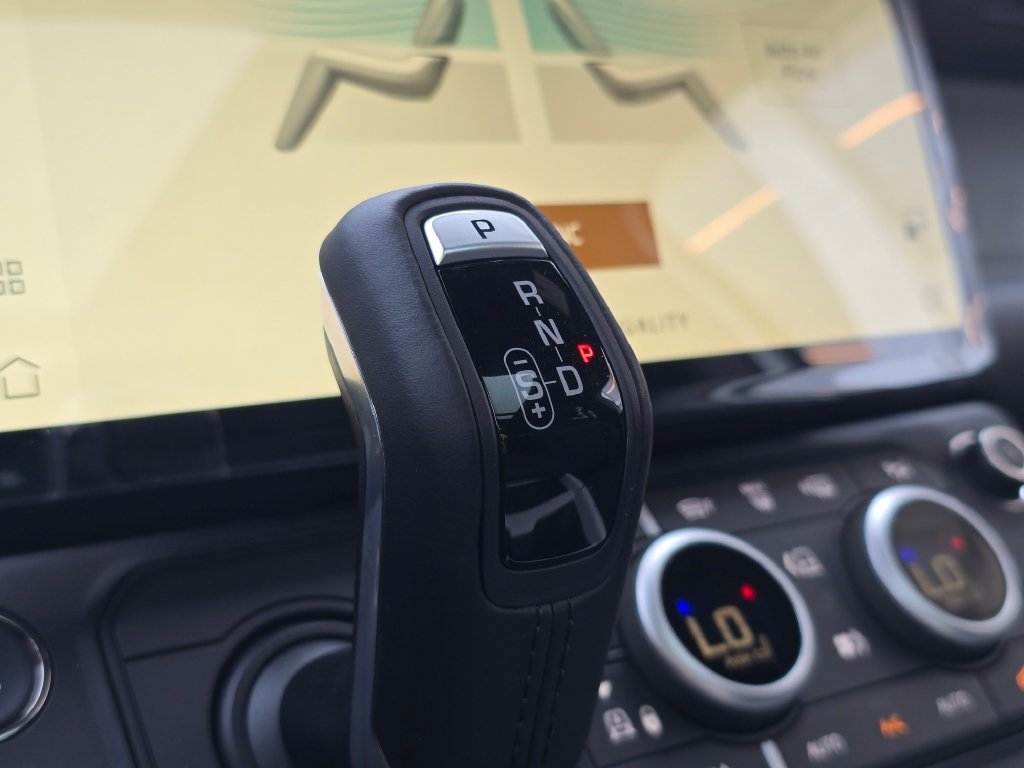 New 2026 Land Rover Defender 130 X-Dynamic SE AWD/4WD image 26