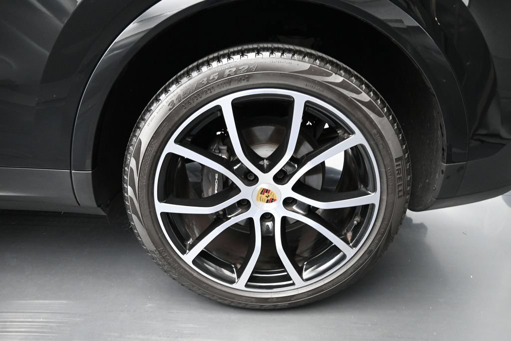 Certified 2023 Porsche Cayenne Platinum Edition AWD/4WD image 9