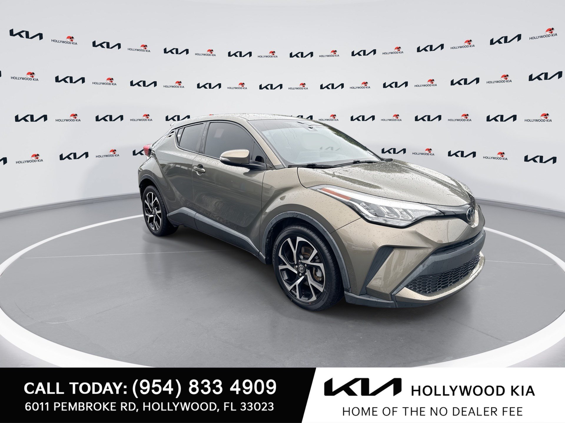 Used 2021 Toyota C-HR XLE FWD image 2
