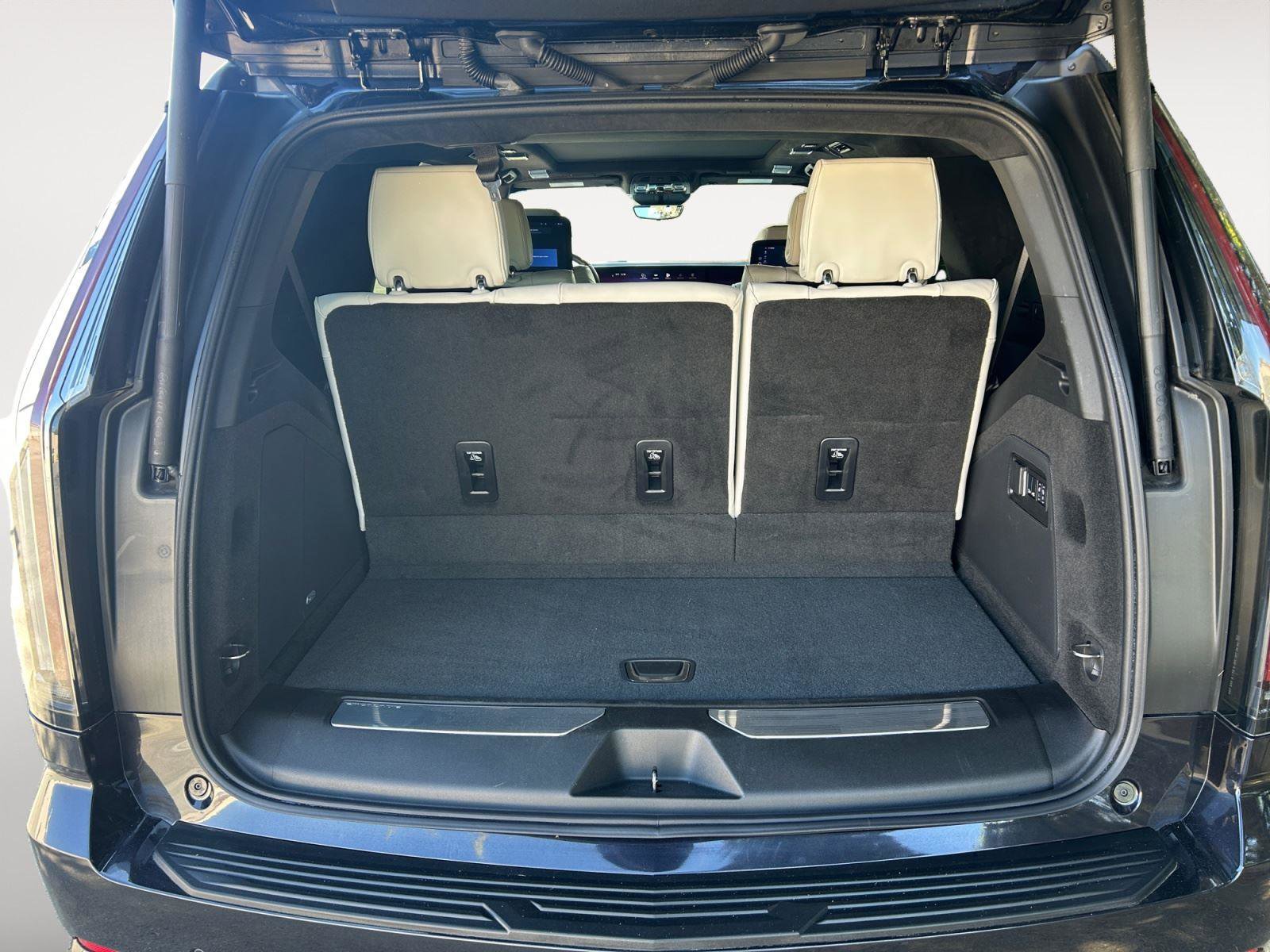Certified 2025 Cadillac Escalade Sport Platinum w/ LPO, ONYX Package image 11