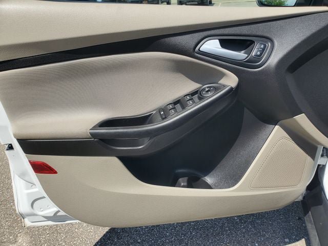 Used 2017 Ford Focus SE FWD image 6