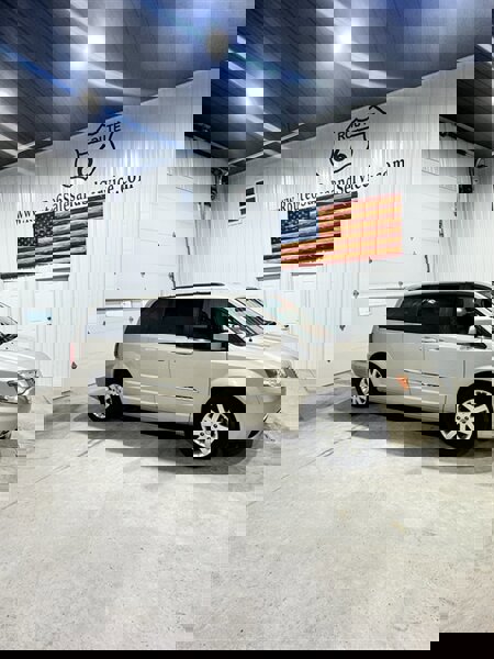 Used 2013 Chrysler Town & Country Touring FWD image 2