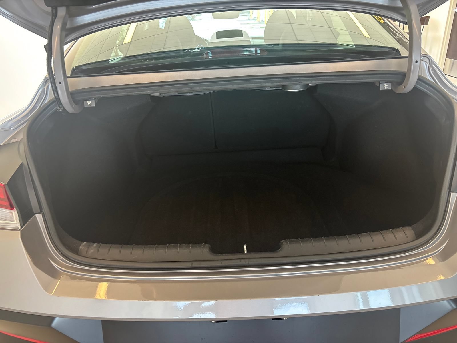 Used 2025 Hyundai Elantra Limited FWD image 10