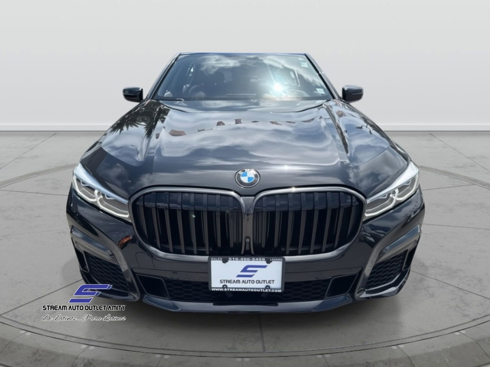 Used 2020 BMW 750i xDrive w/ M Sport Package image 2