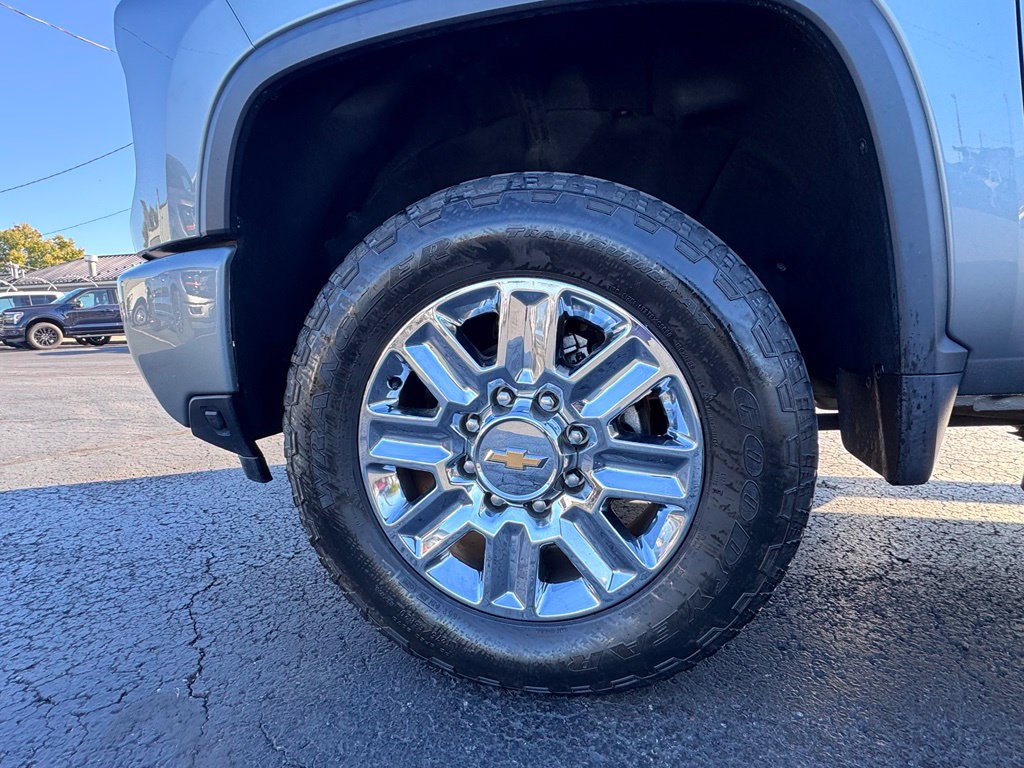 Used 2024 Chevrolet Silverado 2500 High Country w/ Technology Package AWD/4WD image 10