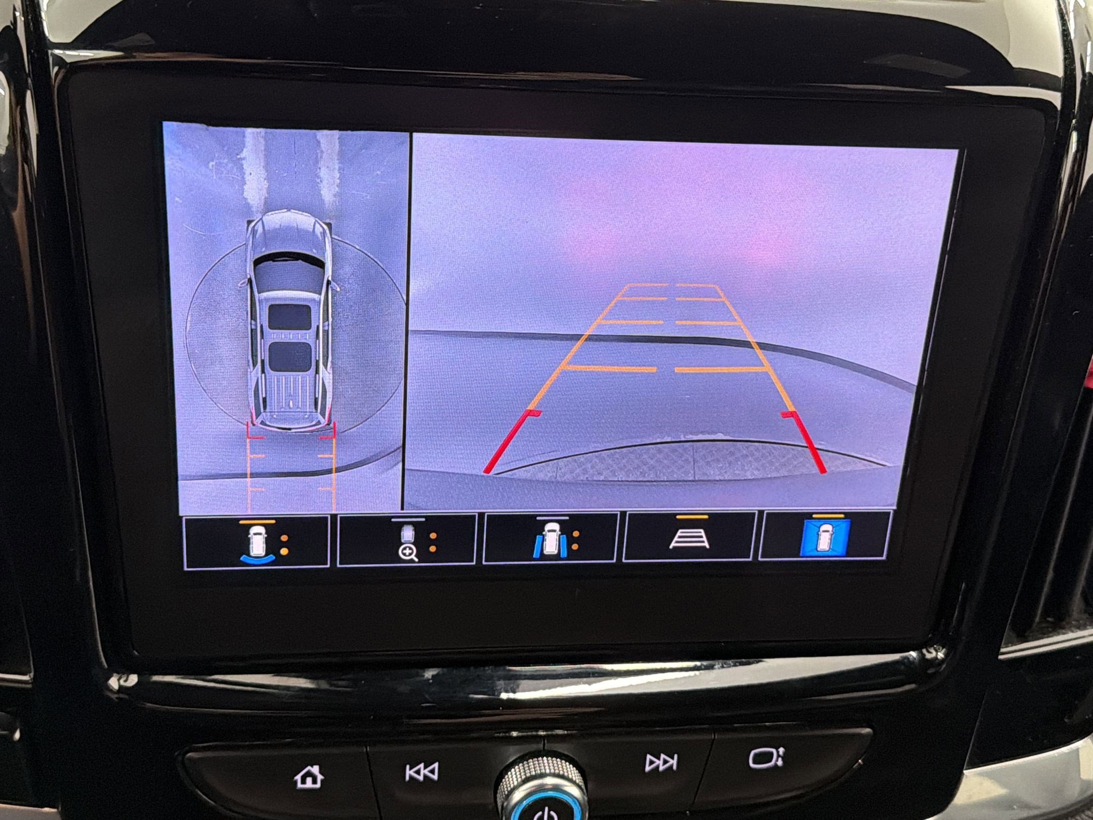 Used 2023 Chevrolet Traverse RS FWD image 22