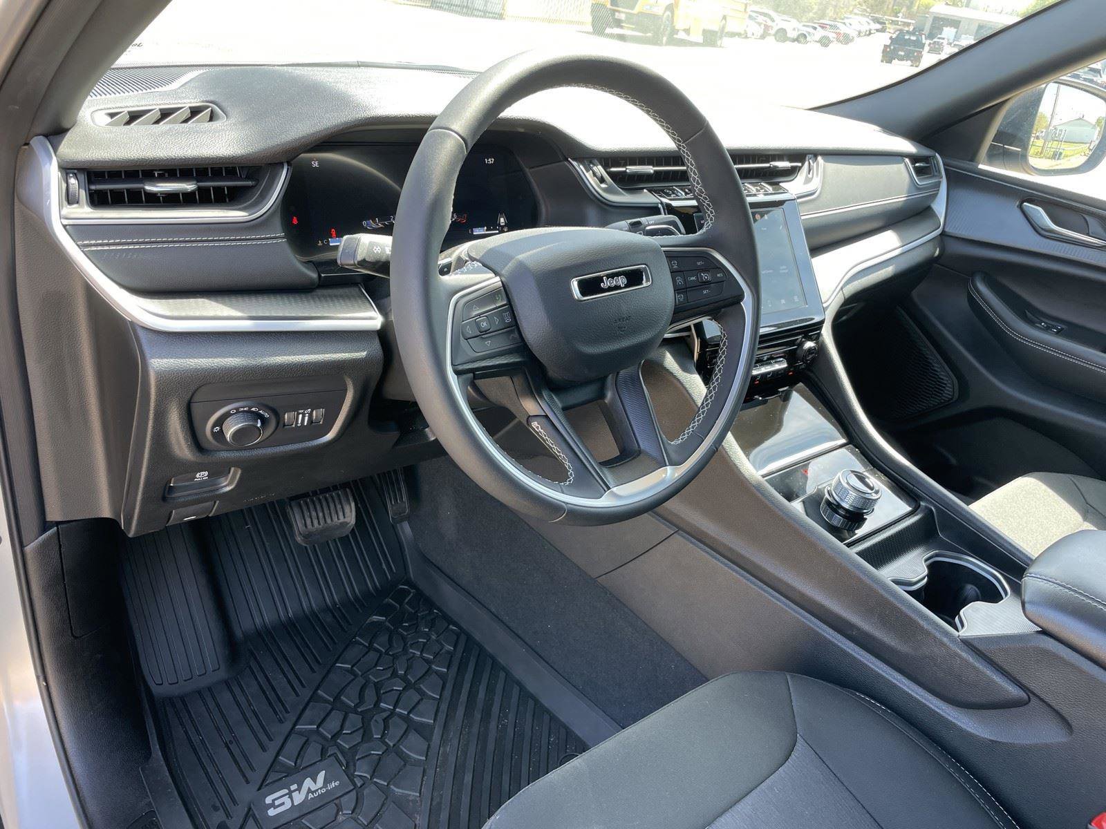 Certified 2025 Jeep Grand Cherokee Laredo X w/ Trailer Tow Package image 14