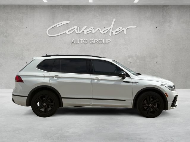 Used 2023 Volkswagen Tiguan SE R-Line FWD image 17
