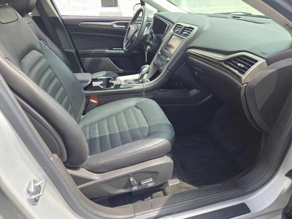 Used 2016 Ford Fusion SE w/ Equipment Group 202A AWD/4WD image 6