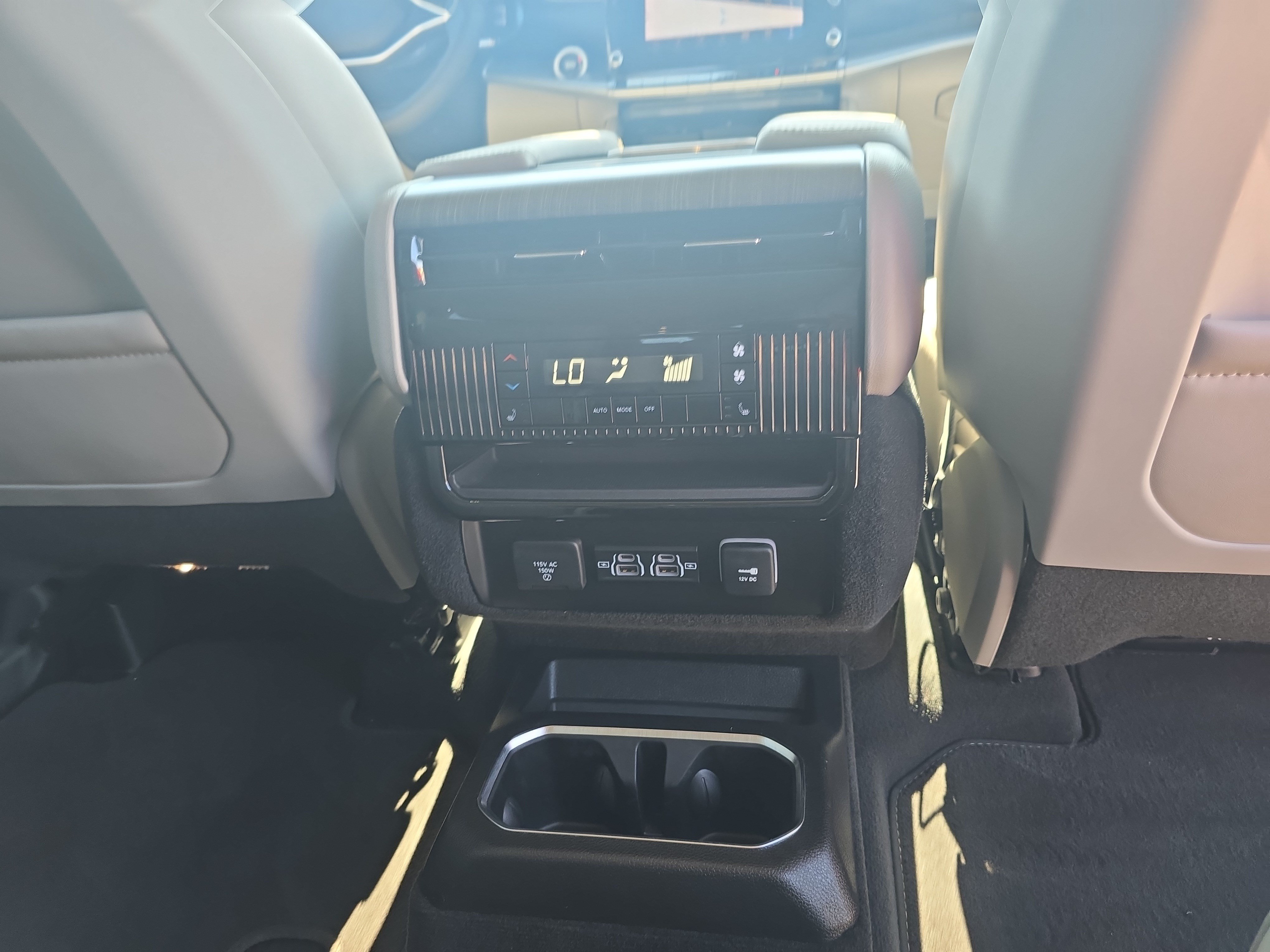 Used 2024 Jeep Wagoneer Series II AWD/4WD image 12