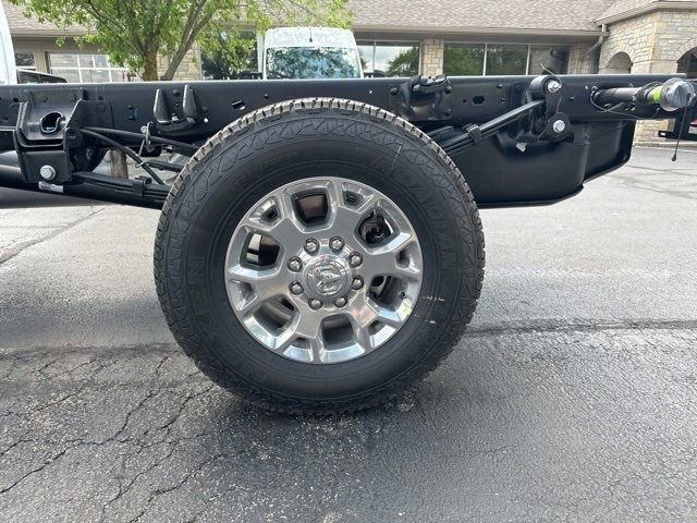 New 2024 RAM 3500 Tradesman image 27