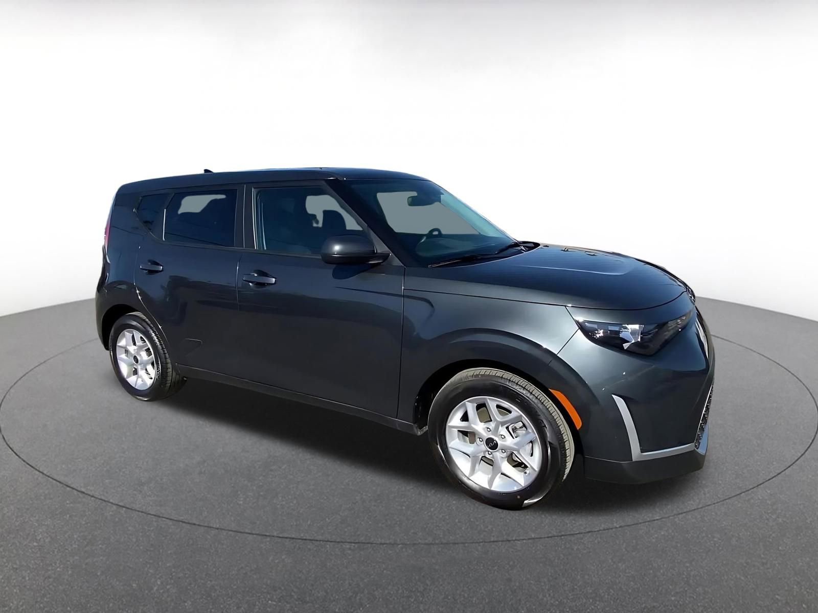 Used 2025 Kia Soul LX w/ LX Technology Package image 2