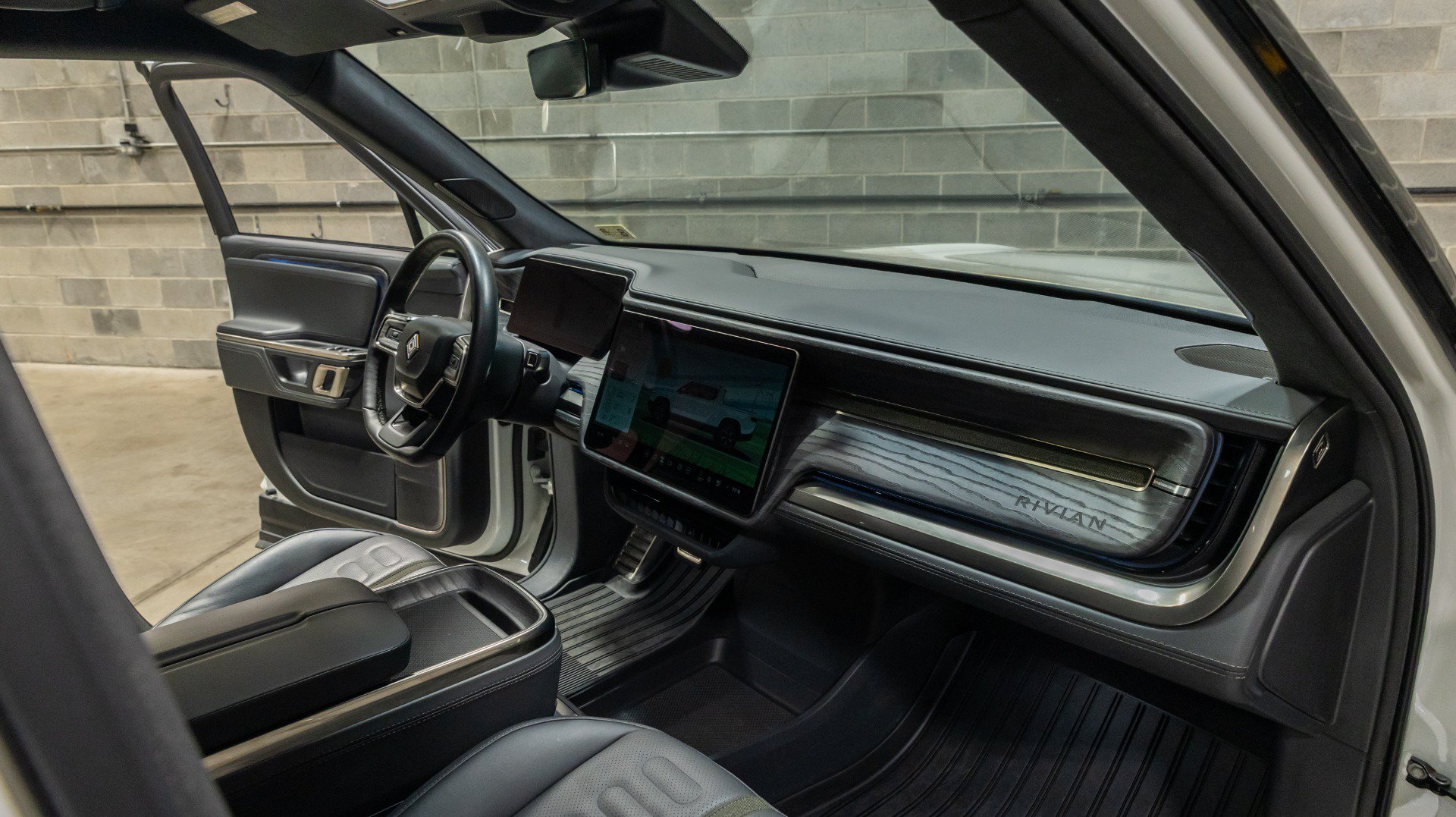 Used 2022 Rivian R1T Adventure AWD/4WD image 43