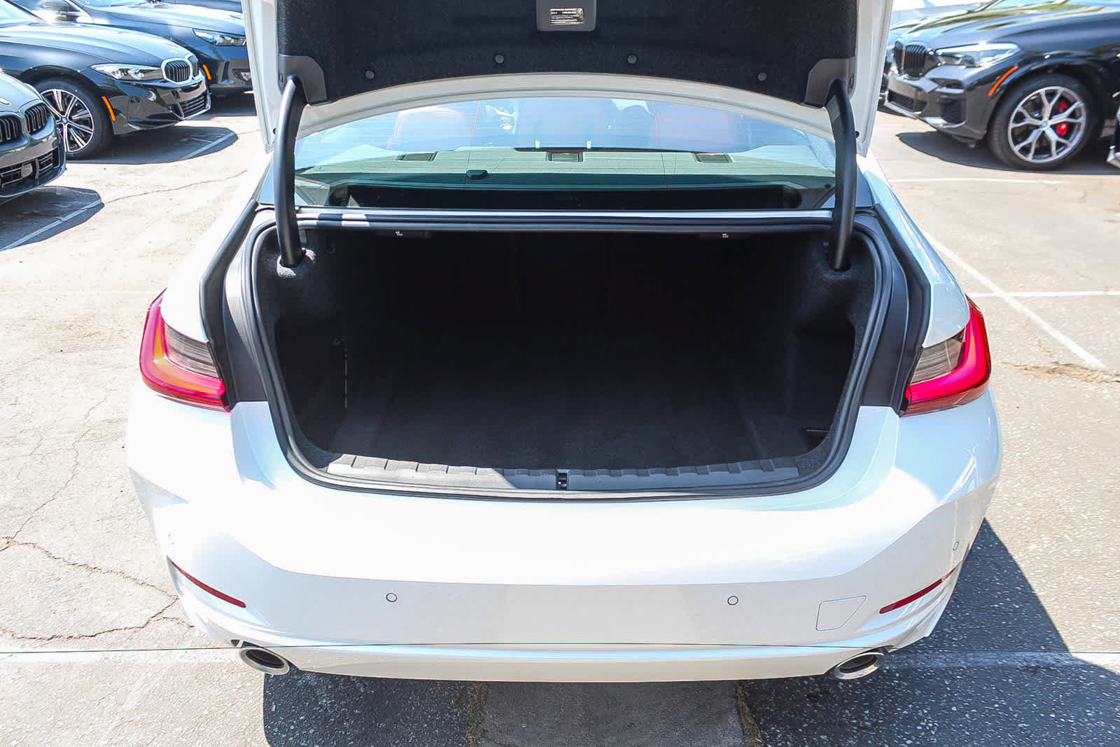 Used 2026 BMW 330i Sedan w/ Convenience Package RWD image 26