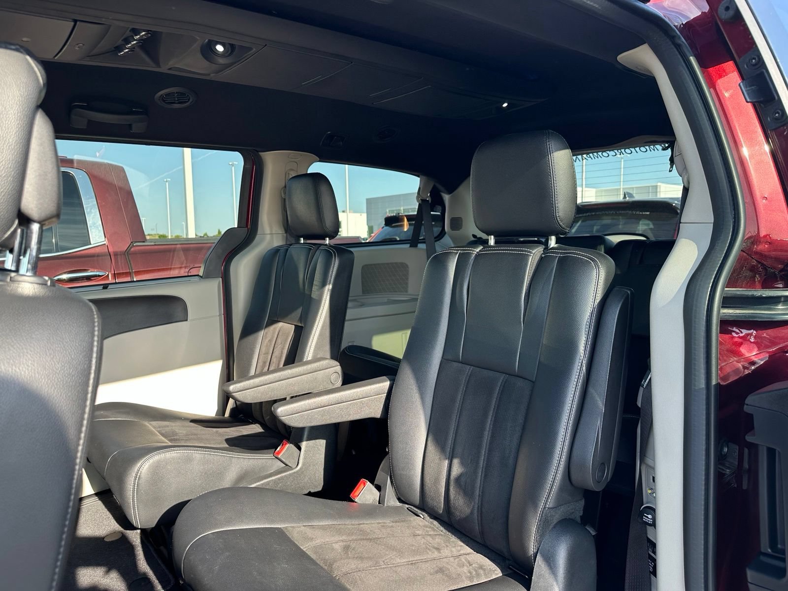 Used 2020 Dodge Grand Caravan SXT w/ Driver Convenience Group FWD image 19
