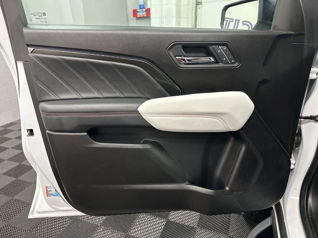 Used 2025 GMC Canyon AT4 w/ AT4X Package image 17