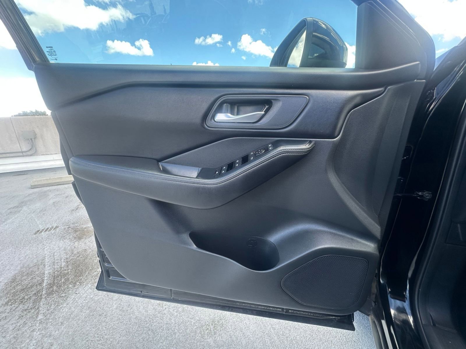 Used 2024 Nissan Rogue SV FWD image 18