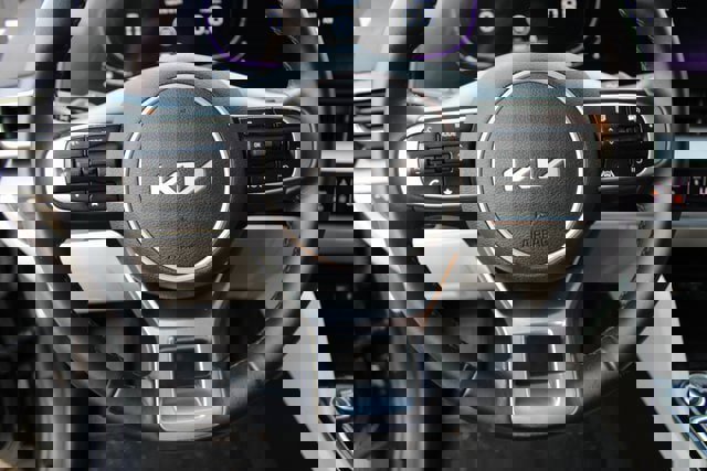 Used 2025 Kia Sportage EX image 10