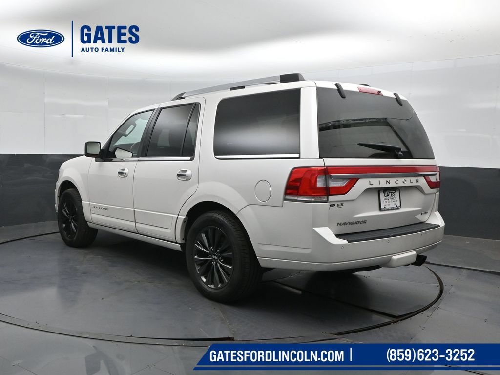 Used 2016 Lincoln Navigator Select AWD/4WD image 8