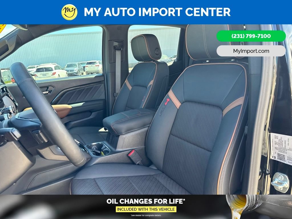 Used 2025 GMC Canyon AT4 w/ AT4 Premium Package AWD/4WD image 14