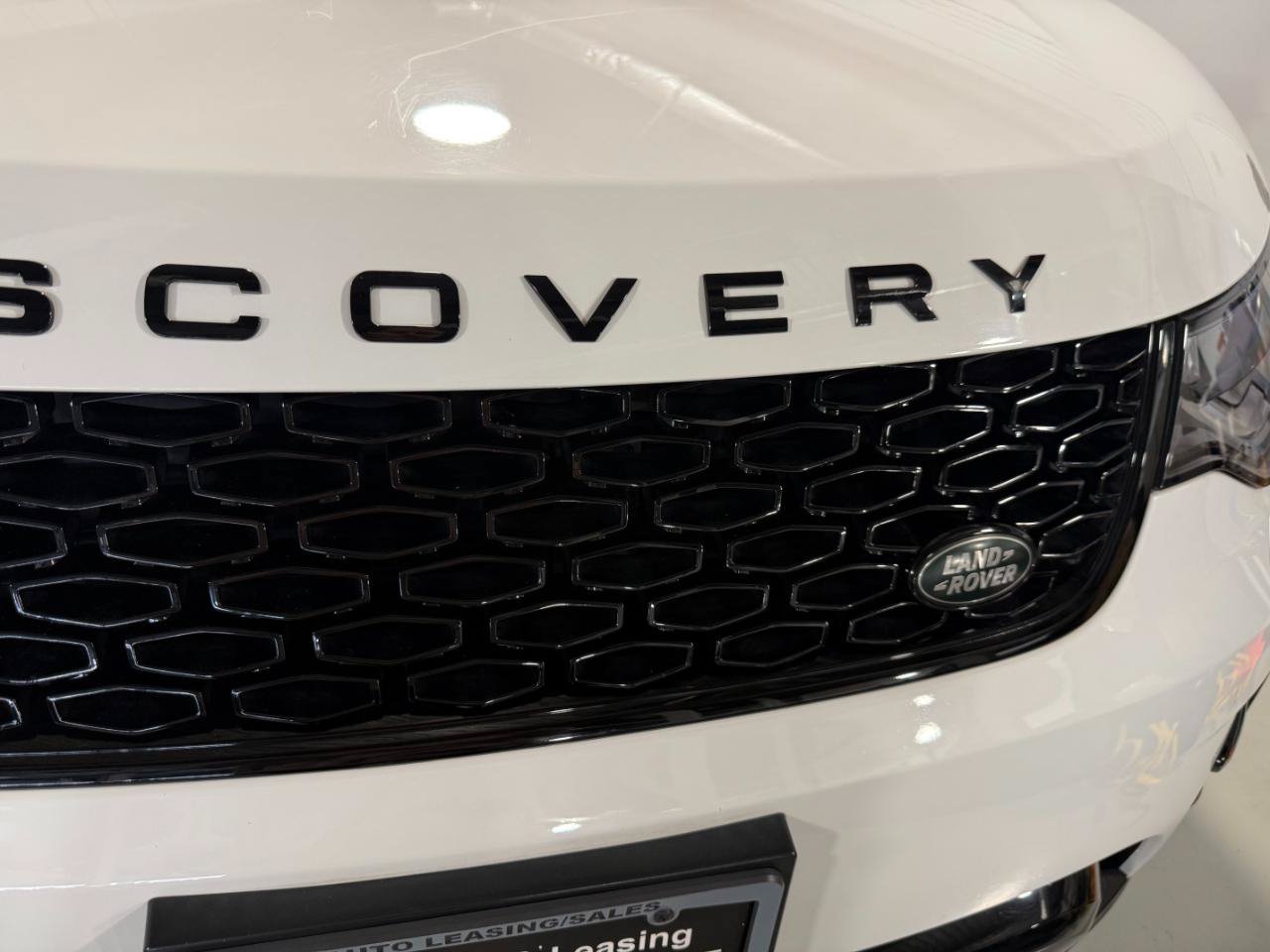 Used 2020 Land Rover Discovery Landmark AWD/4WD image 38