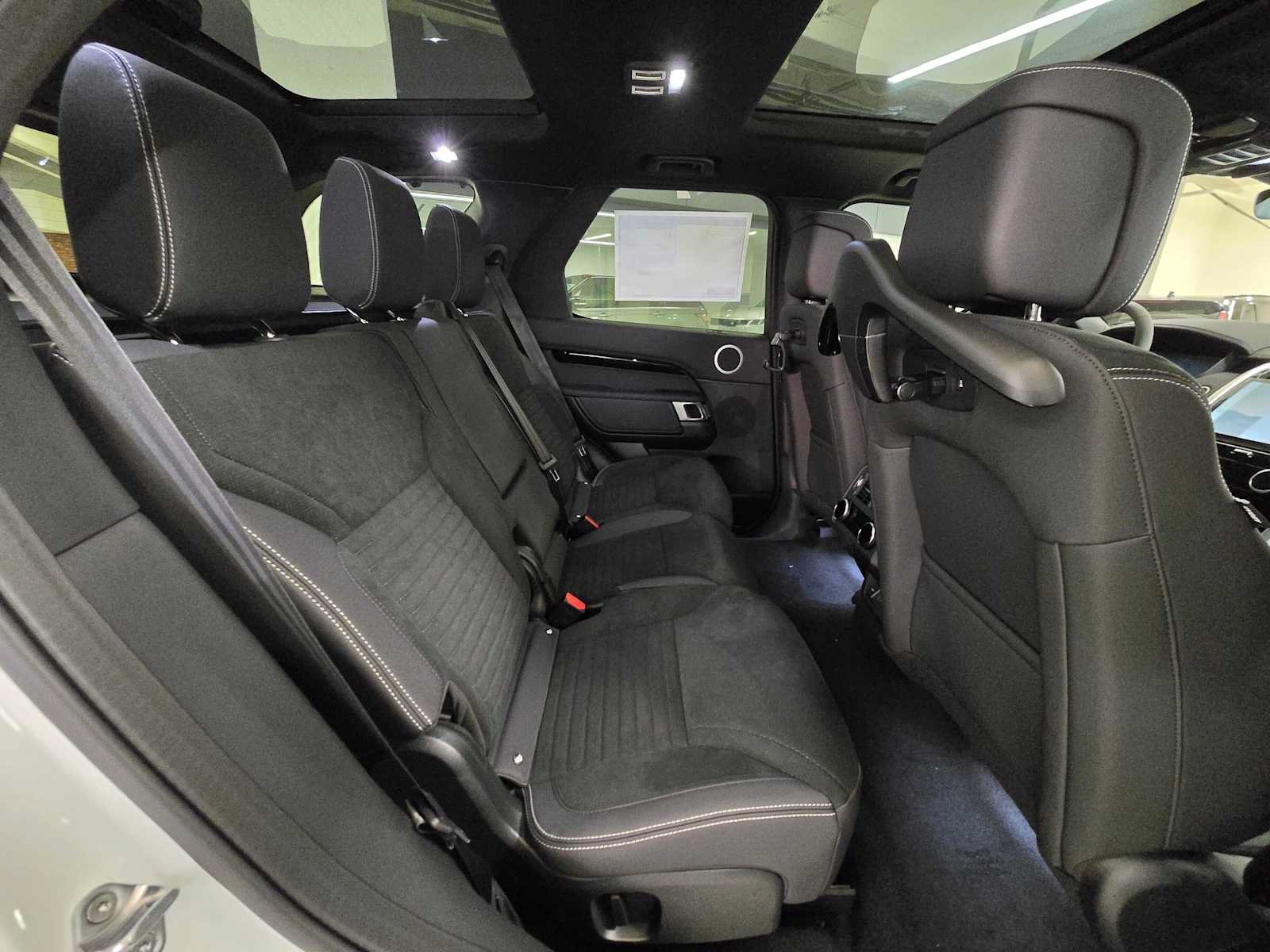 New 2026 Land Rover Discovery S AWD/4WD image 12