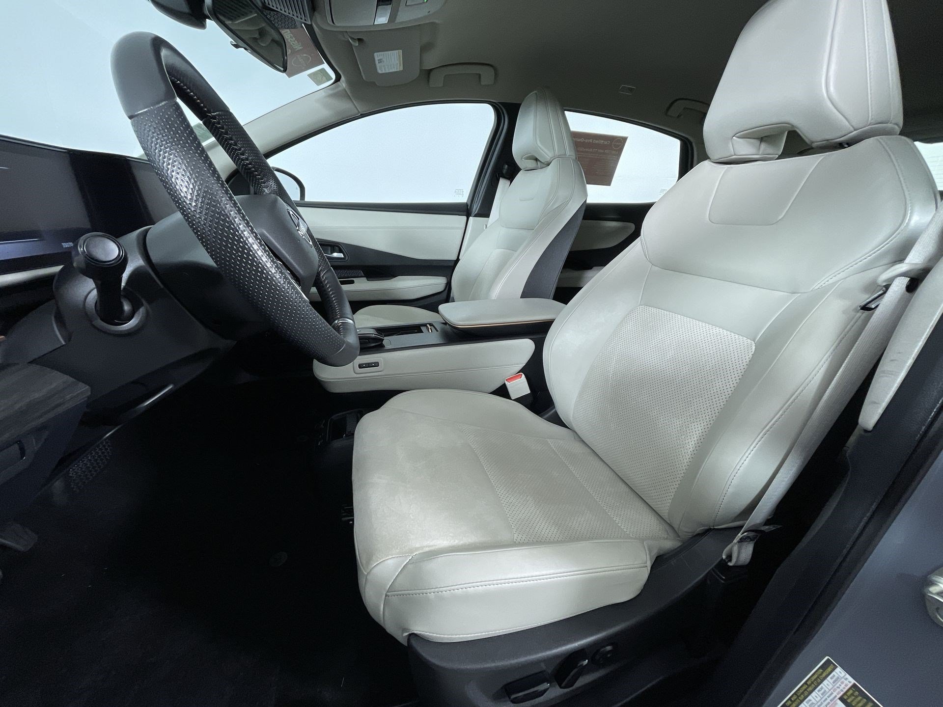 Certified 2024 Nissan Ariya AWD image 15