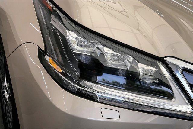 Used 2019 Lexus LX 570 4WD w/ Luxury Package image 29