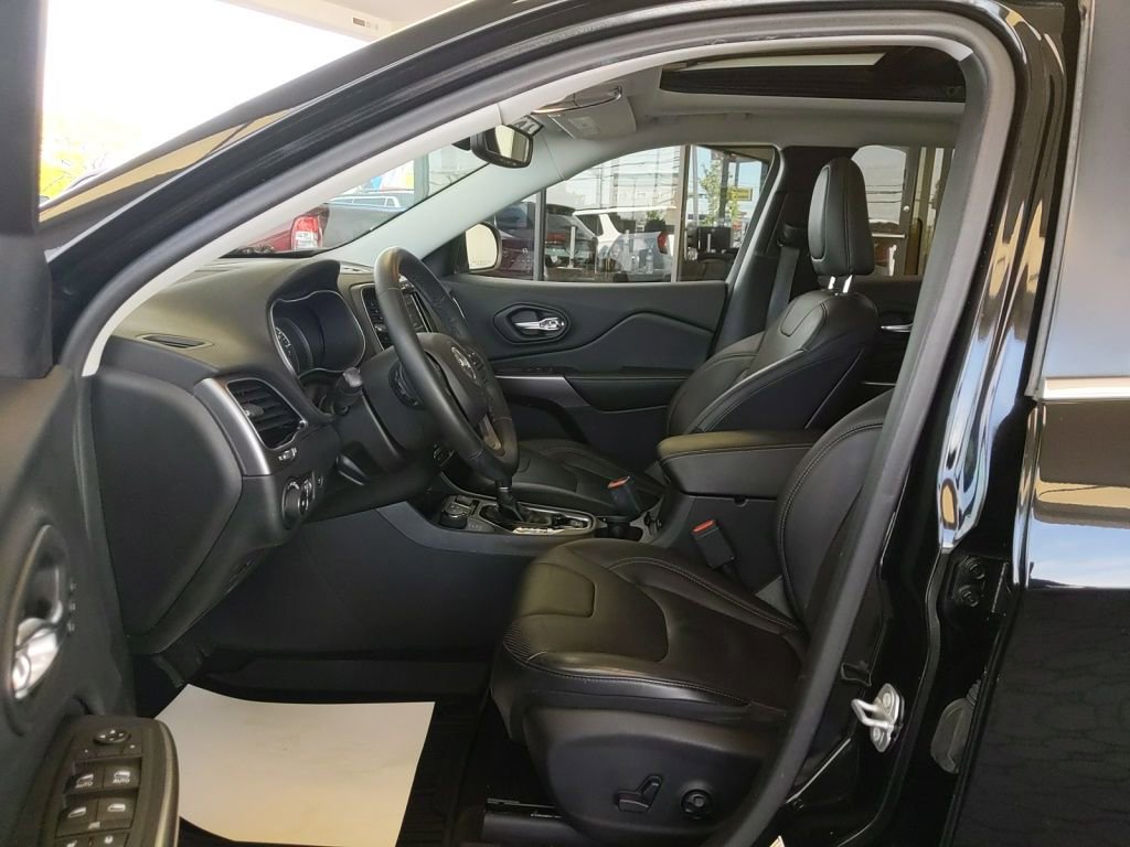 Used 2019 Jeep Cherokee Limited AWD/4WD image 14