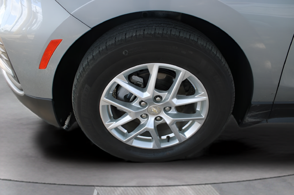 Used 2024 Chevrolet Equinox LS FWD image 32