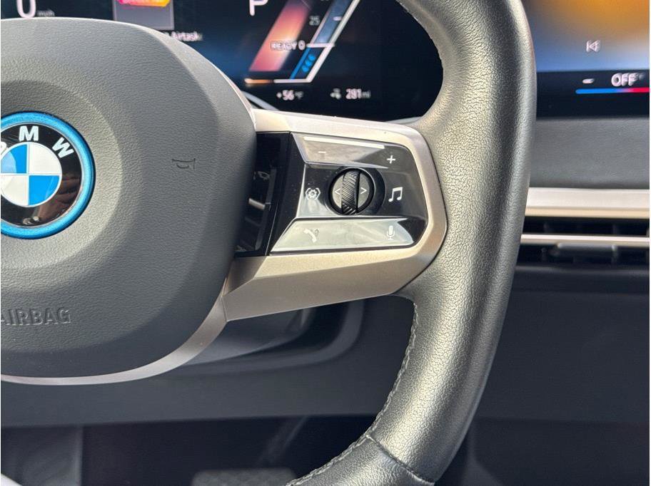 Used 2023 BMW iX xDrive50 w/ Sport Package image 17