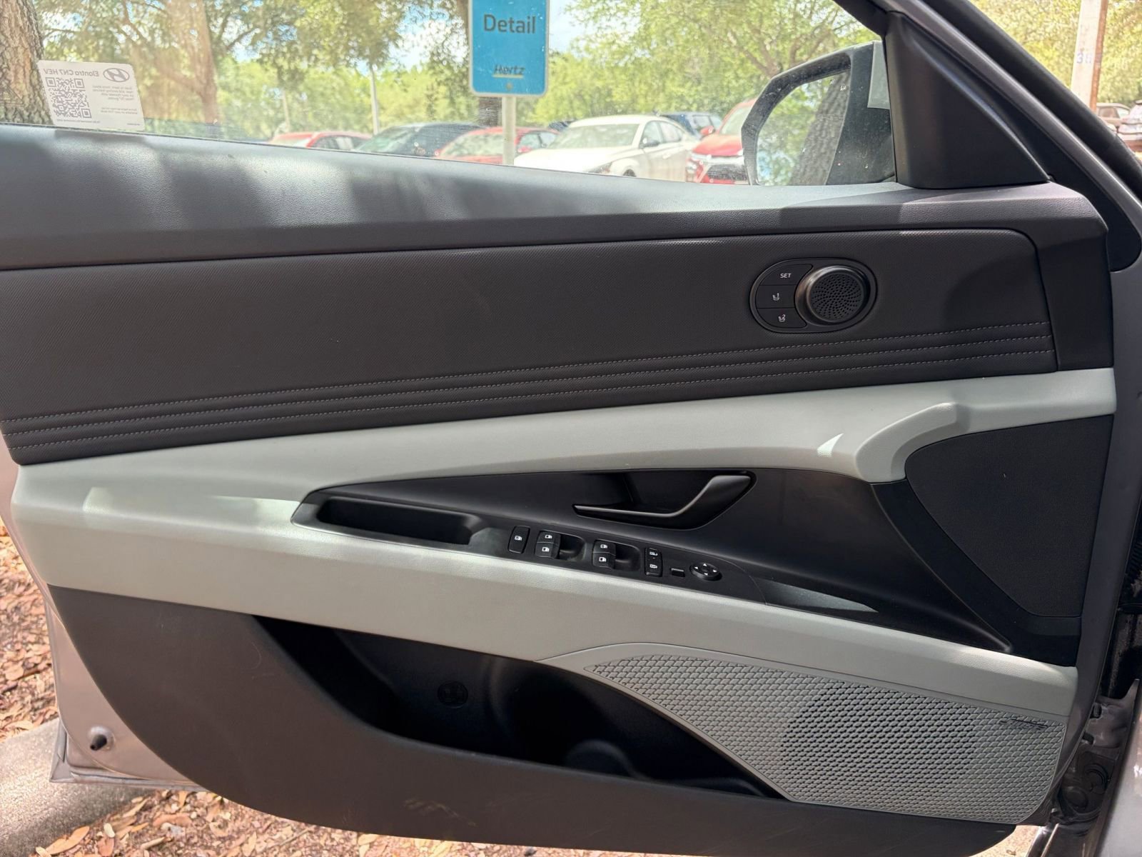 Used 2025 Hyundai Elantra Limited FWD image 18
