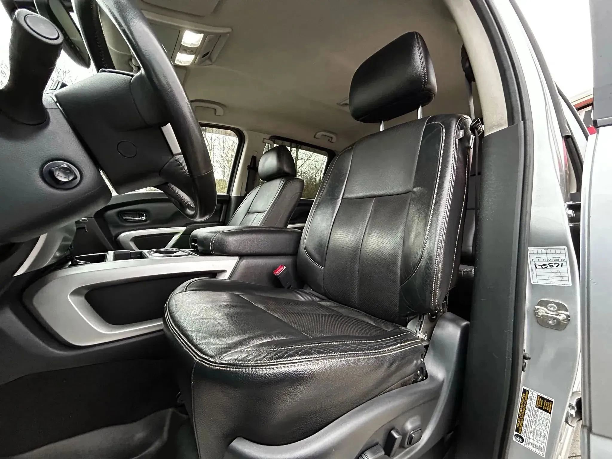 Used 2017 Nissan Titan SL image 36