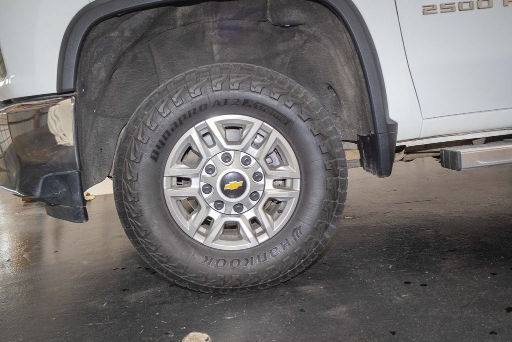 Used 2020 Chevrolet Silverado 2500 LT AWD/4WD image 8